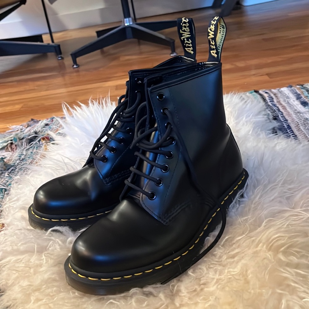 Doc Martens 1460 Boots - black leather size 9 Women’s (US)